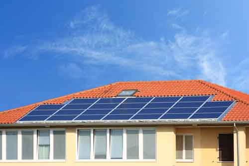 Solarmodule auf einem Hausdach